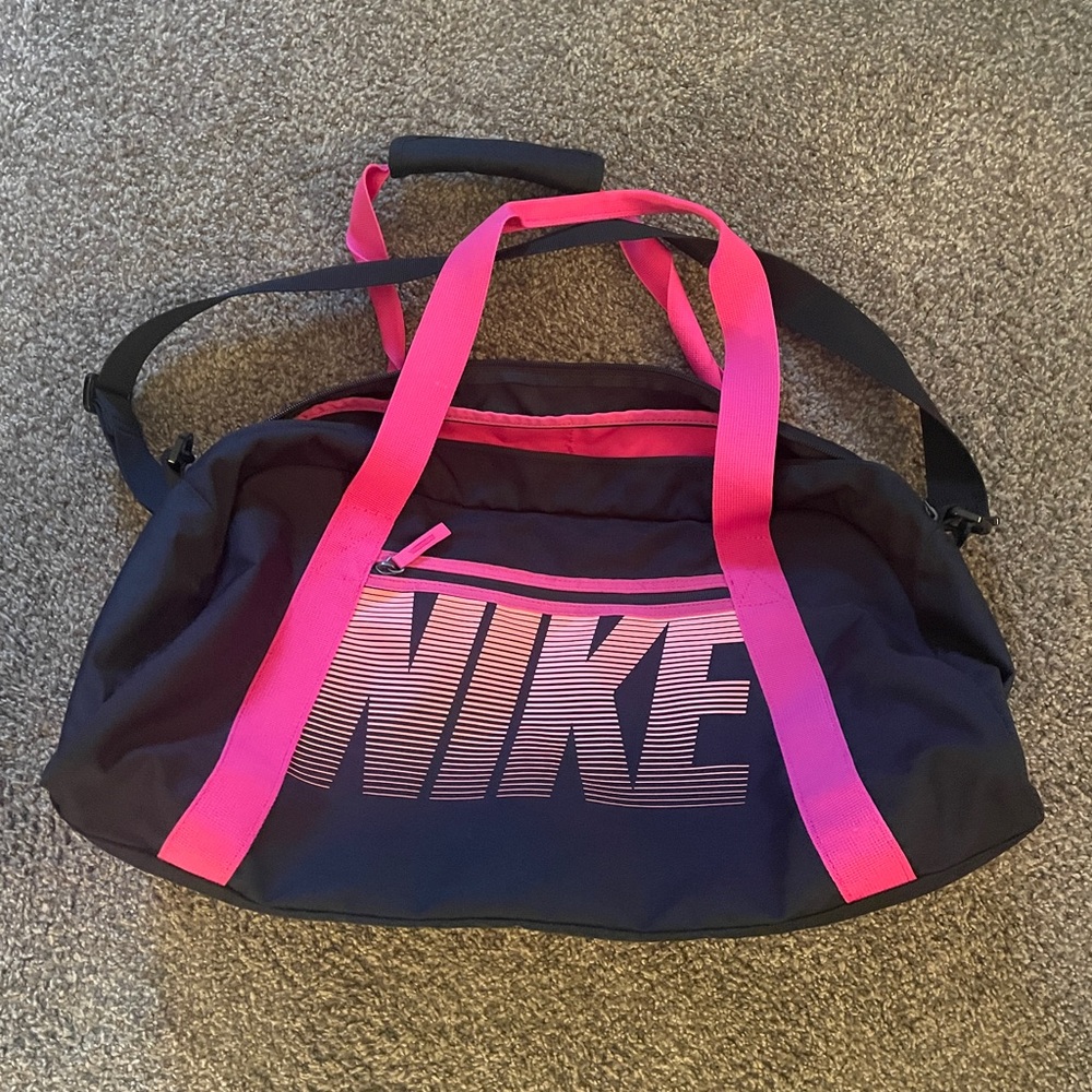 Nike duffle bag black and pink